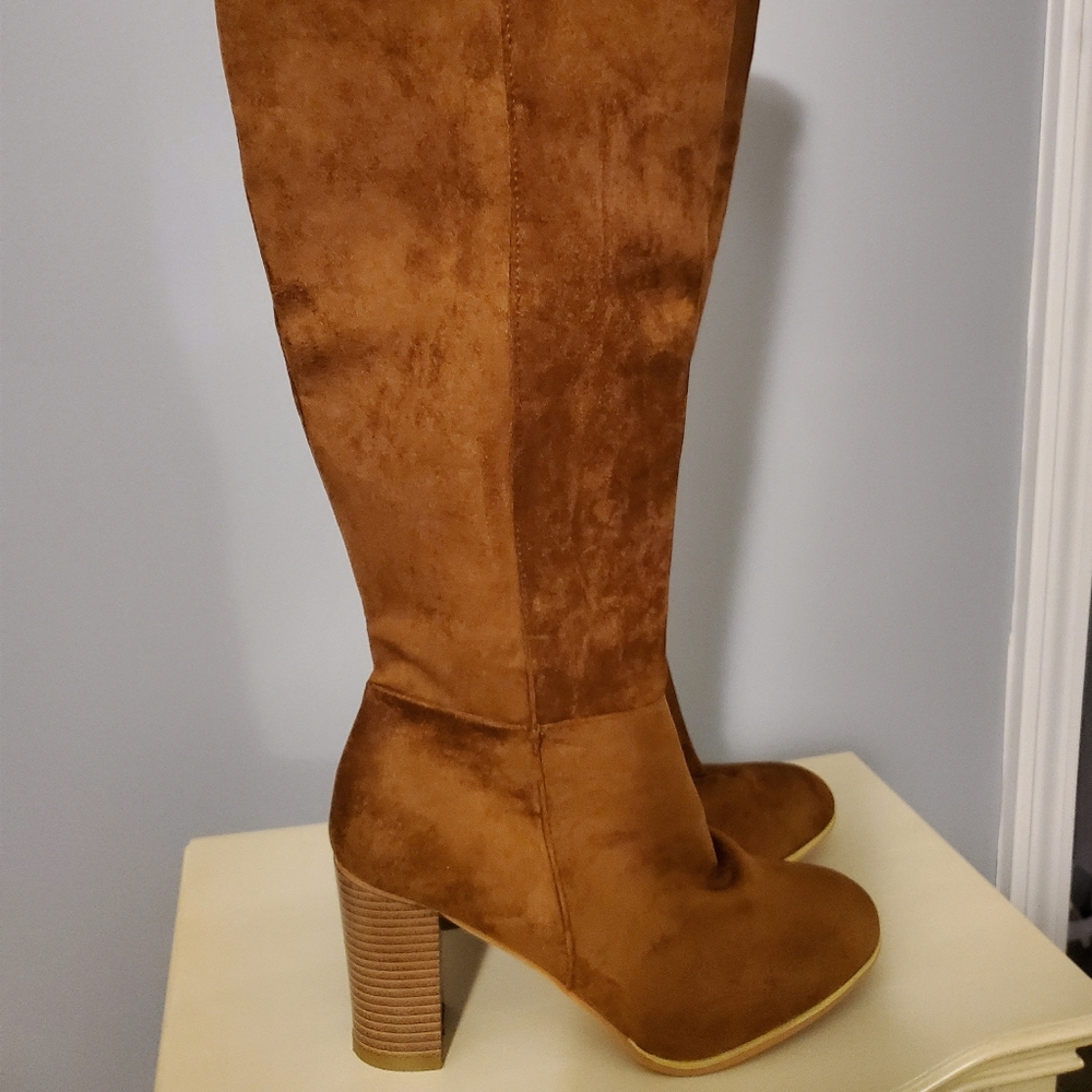 Boots - Picture 3 of 3